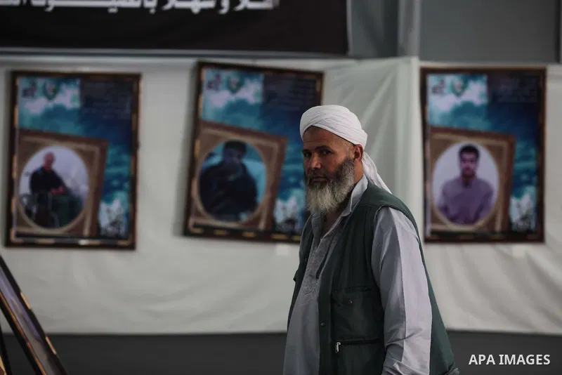A Palestinian man attends the photo gallery of Palestinian prisoners to mark the Palestinian Prisoner Day in Gaza City April 19, 2014. Photo by Ashraf Amra