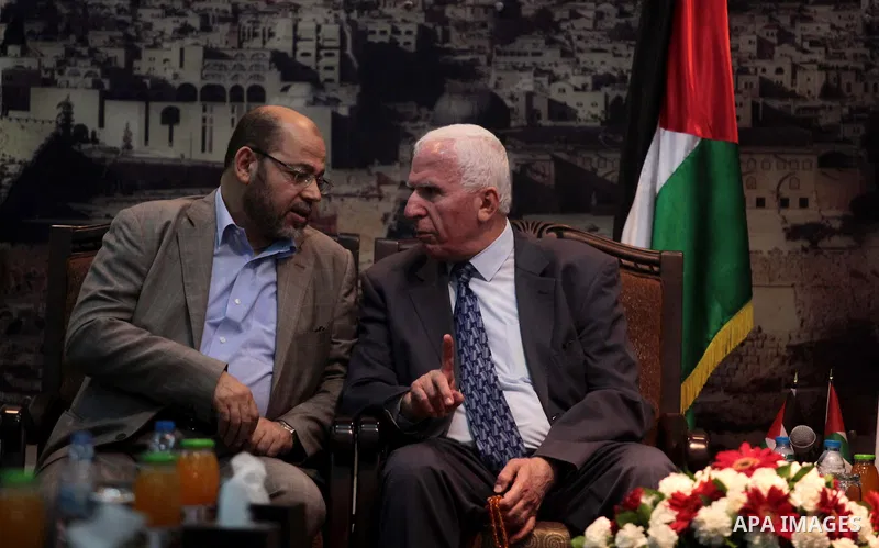 Hamas deputy leader Musa Abu Marzuk (L) speaks with the head of the delegation of the Palestine Liberation Organisation (PLO) Azzam al-Ahmad, a senior figure in the mainstream Fatah party of president Mahmud Abbas, durin...