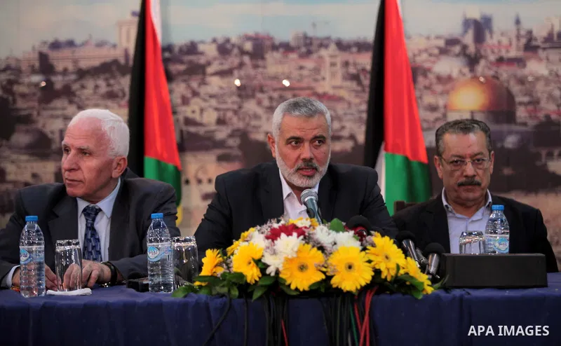 Palestinian leaders of Hamas movement and members of PLO delegation attend the reconciliation meeting in Gaza City on April 23, 2014. Rival Palestinian leaders from the West Bank and Gaza Strip agreed to form a unity gov...