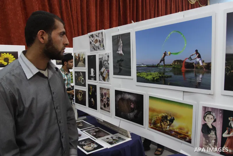 A Palestinian student attends a Photo Gallery at Islamic University in Gaza city, on April 27, 2014. Photo by Mohammed Asad