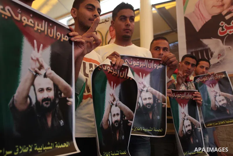 Palestinian youths take part in a protest demanding the release of their relatives prisoners held in Israeli jails, in front of the Red Cross office in Gaza City, on April 28, 2014. Photo by Ashraf Amra