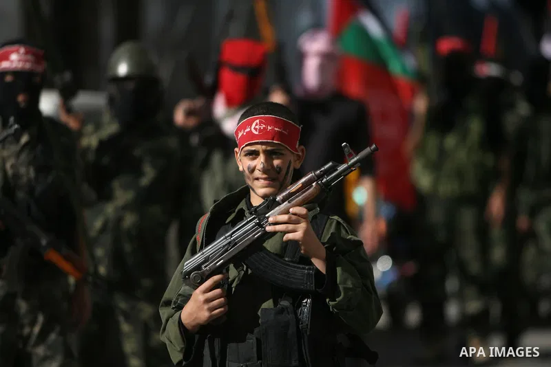 Palestinian militants from Popular Front for the Liberation of Palestine (PFLP) march during an anti-Israel parade in Khan Younis in the southern Gaza Strip, April 29, 2014. Photo by Eyad Al Baba