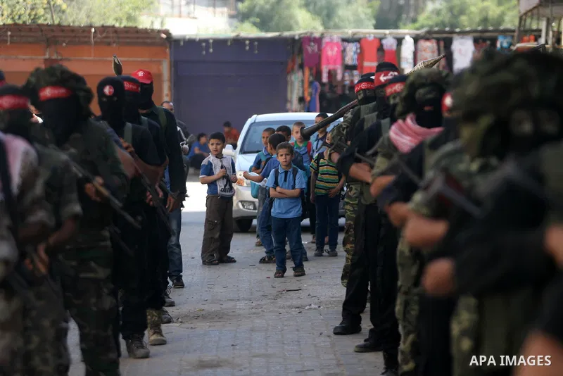 Palestinian militants from Popular Front for the Liberation of Palestine (PFLP) march during an anti-Israel parade in Khan Younis in the southern Gaza Strip, April 29, 2014. Photo by Eyad Al Baba