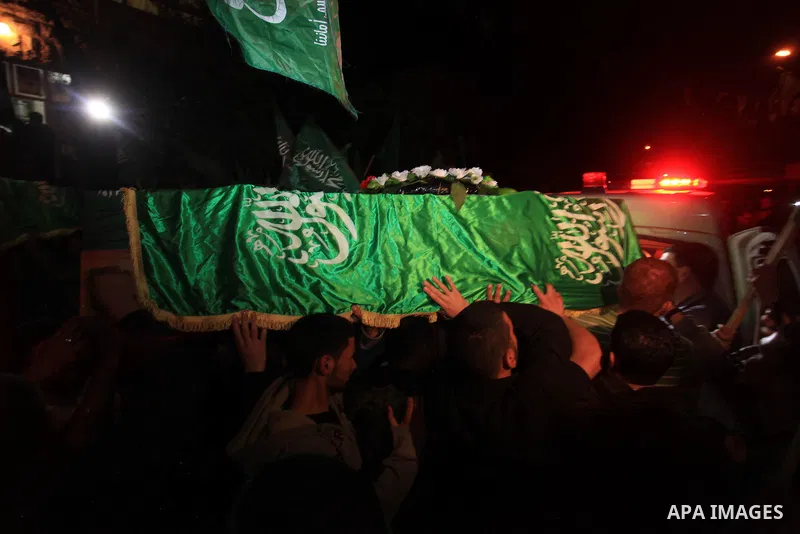 Palestinians carry coffins of two Hamas members Adel and Imad Awadallah, killed in 1998, after their remains were returned from Israel in the early hours of April 30, 2014 in the West Bank city of Al-Bireh. Israel return...