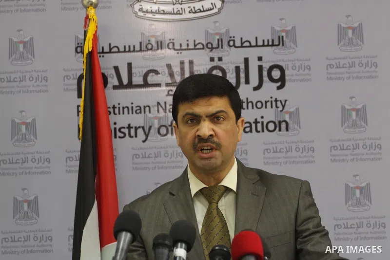 Palestinian undersecretary of the Ministry of Labour in Gaza strip, Ayman Al-yazouri, speaks during a press conference in Gaza city on April 30, 2014. Photo by Mohammed Asad