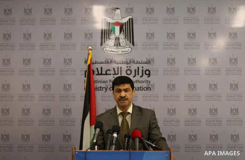 Palestinian undersecretary of the Ministry of Labour in Gaza strip, Ayman Al-yazouri, speaks during a press conference in Gaza city on April 30, 2014. Photo by Mohammed Asad