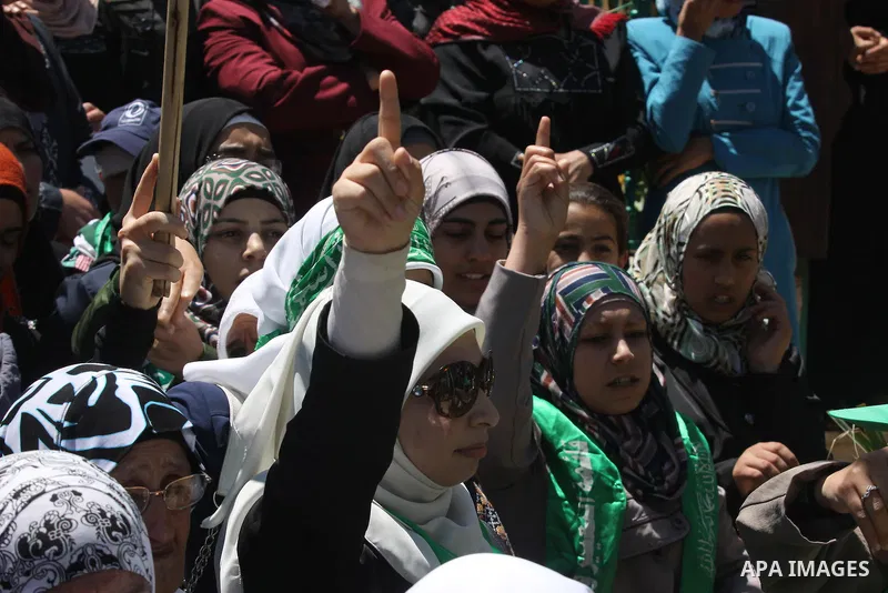 Palestinian mourners participate in the funeral of Ezz Al-Deen Al-Masri, a Palestinian militant from the Islamic Hamas movement, who blew himself up in a suicide bombing at the Israeli restaurant of 'Sbarow' in 2001, dur...