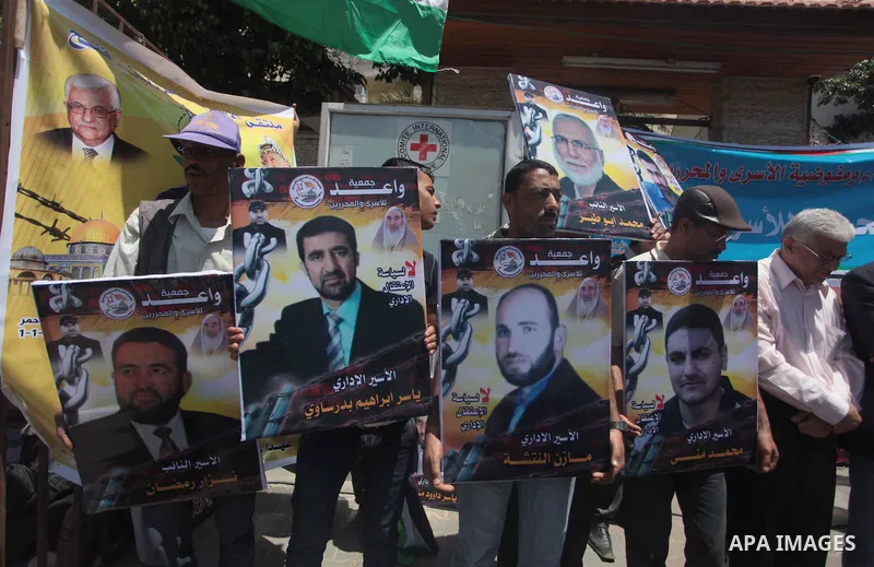 Palestinians take part a protest in solidarity with Palestinian prisoners on hunger strike in Israeli jails, in front of the International Committee of the Red Cross' Gaza office in Gaza City on May 10, 2014 About 5,000...