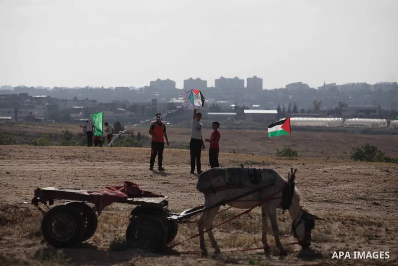 Palestinian children fly kites to mark the Nakba or the ''Day of Catastrophe'' in Beit Hanoun in the northern Gaza Strip, on May 17, 2014.Palestinians marked ''Nakba'' to commemorate the expulsion or fleeing of some 700,...