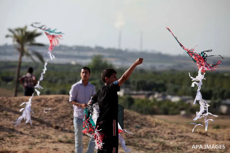 Palestinian children fly kites to mark the Nakba or the ''Day of Catastrophe'' in Beit Hanoun in the northern Gaza Strip, on May 17, 2014.Palestinians marked ''Nakba'' to commemorate the expulsion or fleeing of some 700,...