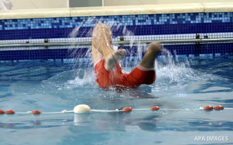 Palestinian Motasim Abu Karsh, 17, swims in a pool at a club in Gaza City May 18, 2014. Abu Karsh lost his leg after he was injured during an Israeli air strike in 2005. He won the first place in the freestyle swimming c...