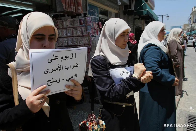 Palestinians take part a protest to solidarity with Palestinian prisoners held in Israeli jails, in the West Bank city of Tulkarem on May 24, 2014. Some 120 Palestinians jailed without trial in Israel have been on an ope...