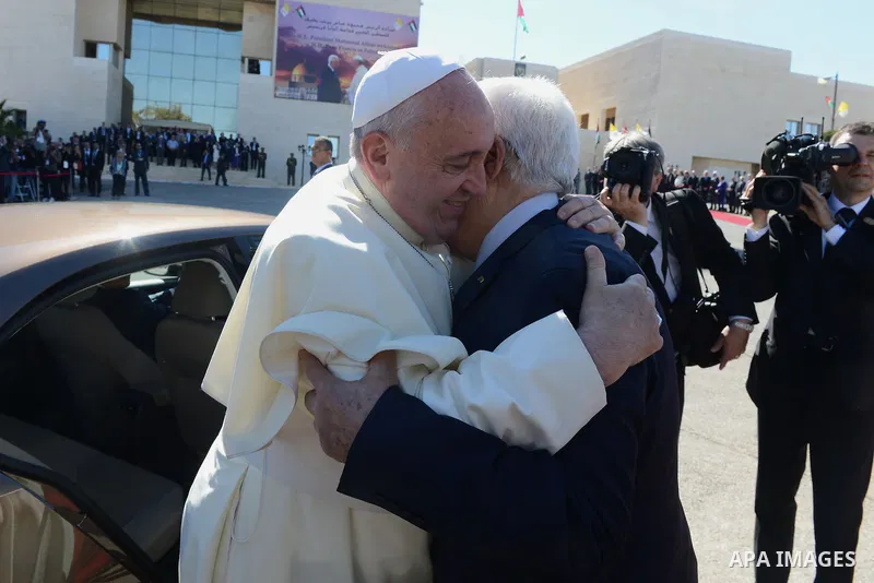 Palestinian President Mahmoud Abbas, and Pope Francis hug each other as Francis arrives at the Palestinian Authority headquarters on May 25, 2014 in the West Bank Biblical town of Bethlehem. Pope Francis arrived in Bethl...