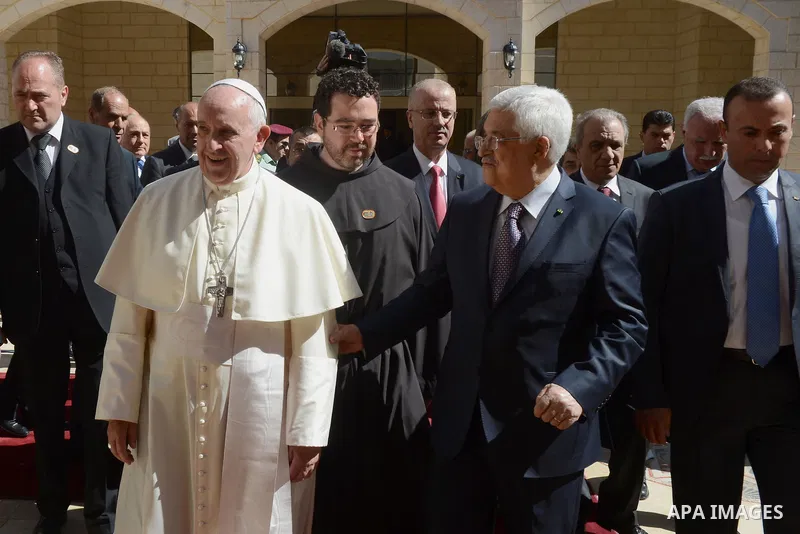 Pope Francis and Palestinian President Mahmud Abbas attend a welcome ceremony on May 25, 2014 in the West Bank Biblical town of Bethlehem. Pope Francis arrived in Bethlehem to begin the most sensitive part of his three-d...