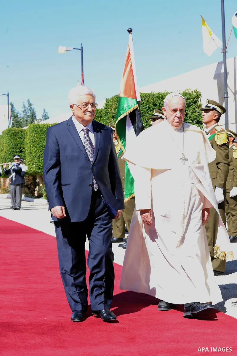 Pope Francis and Palestinian President Mahmud Abbas attend a welcome ceremony on May 25, 2014 in the West Bank Biblical town of Bethlehem. Pope Francis arrived in Bethlehem to begin the most sensitive part of his three-d...