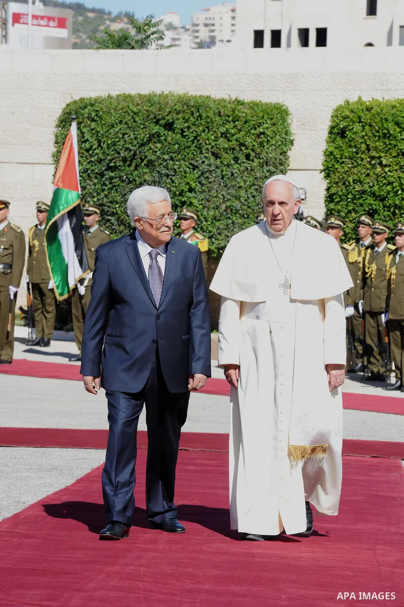 Pope Francis and Palestinian President Mahmud Abbas attend a welcome ceremony on May 25, 2014 in the West Bank Biblical town of Bethlehem. Pope Francis arrived in Bethlehem to begin the most sensitive part of his three-d...