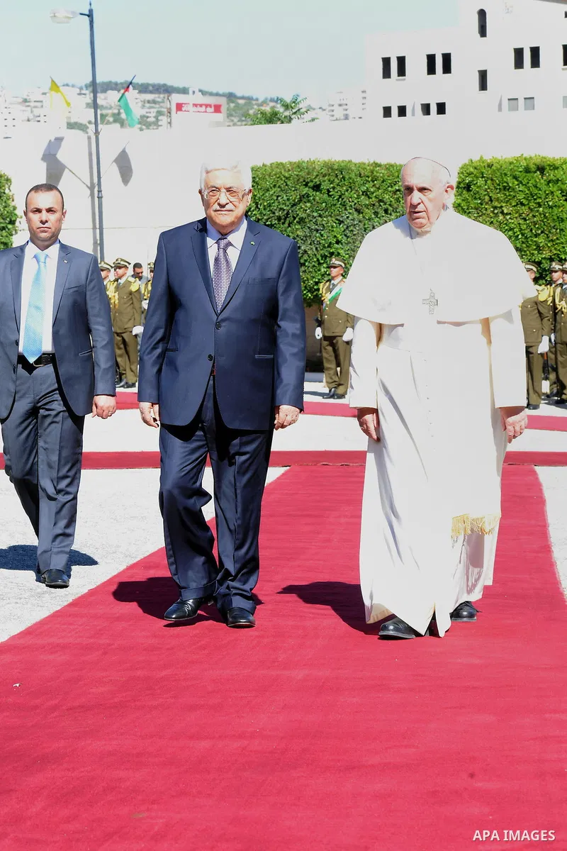 Pope Francis and Palestinian President Mahmud Abbas attend a welcome ceremony on May 25, 2014 in the West Bank Biblical town of Bethlehem. Pope Francis arrived in Bethlehem to begin the most sensitive part of his three-d...