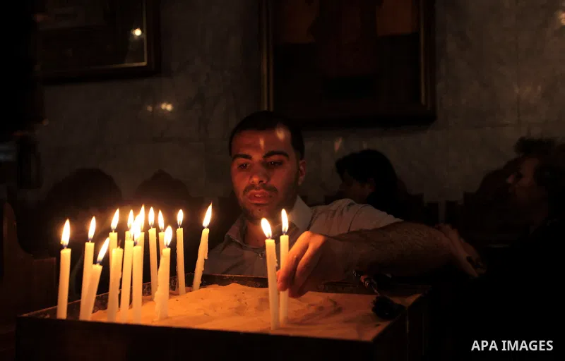 Palestinian Orthodox Christians attend Palm Sunday mass at the Saint Porfirios church in Gaza City May25, 2014. Pope Francis on Sunday invited the Israeli and Palestinian presidents to come to the Vatican to pray for pea...