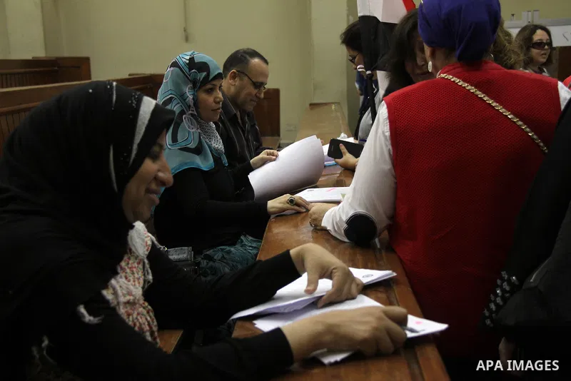Egyptians cast their vote at a polling station in Cairo, May 25, 2014. Egyptians begin voting in a new presidential election which ex-army chief Abdel Fattah al-Sisi, who ousted the elected Islamist leader, is expected t...