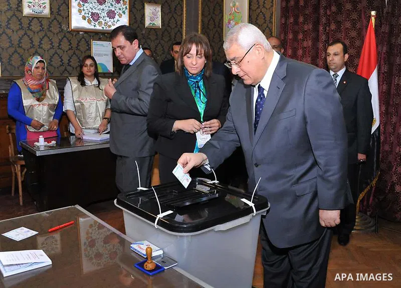 A handout photo made available by the Egyptian Presidency shows Egyptian interim President Adli Mansour casting his ballot paper during presidential elections at a polling station in Cairo, Egypt, 26 May 2014. Egyptians...