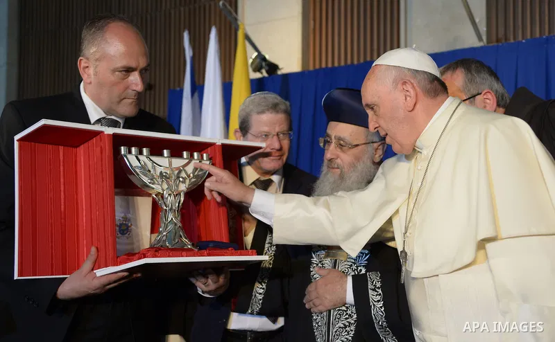 Pope Francis visits the Heichal Shlomo center in Jerusalem, May 26, 2014. In his first Middle East tour since his anointment in 2013, Pope Francis held a historic prayer service with the Ecumenical Patriarch in Jerusalem...