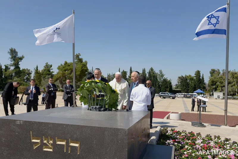 Pope Francis visits the Heichal Shlomo center in Jerusalem, May 26, 2014. In his first Middle East tour since his anointment in 2013, Pope Francis held a historic prayer service with the Ecumenical Patriarch in Jerusalem...
