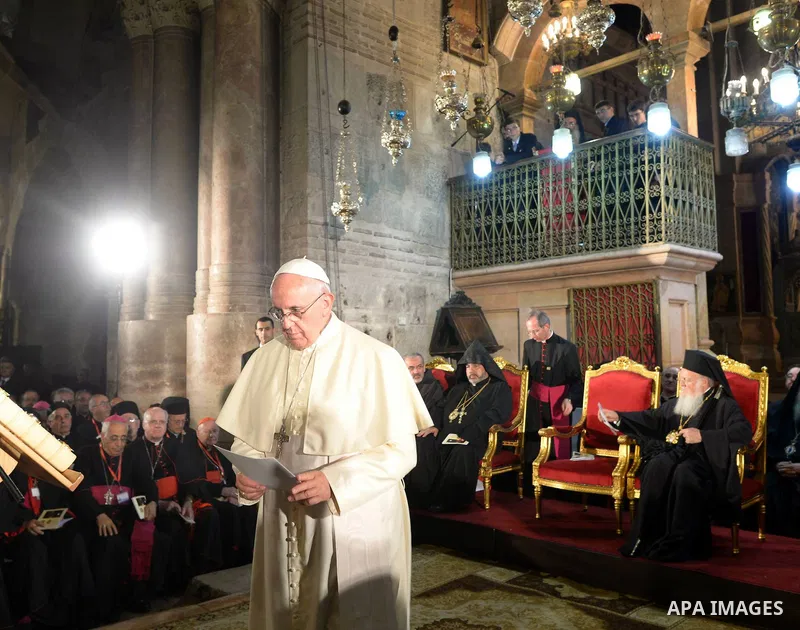 Pope Francis visits the Heichal Shlomo center in Jerusalem, May 26, 2014. In his first Middle East tour since his anointment in 2013, Pope Francis held a historic prayer service with the Ecumenical Patriarch in Jerusalem...