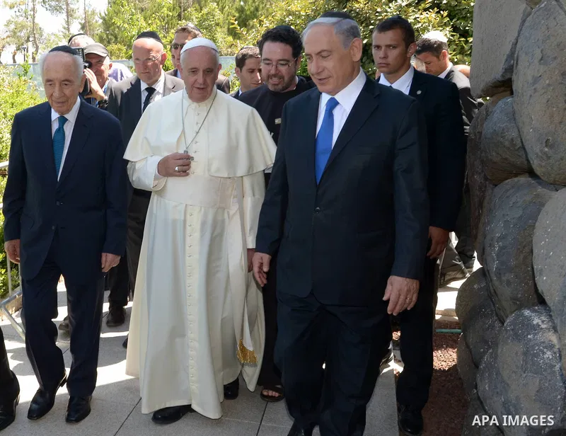Pope Francis visits the Yad Vashem Holocaust Museum in Jerusalem, attended by Israeli President Shimon Peres and Prime Minister Benjamin Netanyahu on May 26, 2014. In his first Middle East tour since his anointment in 20...