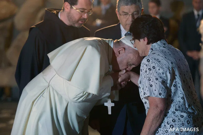 Pope Francis visits the Yad Vashem Holocaust Museum in Jerusalem, attended by Israeli President Shimon Peres and Prime Minister Benjamin Netanyahu on May 26, 2014. In his first Middle East tour since his anointment in 20...