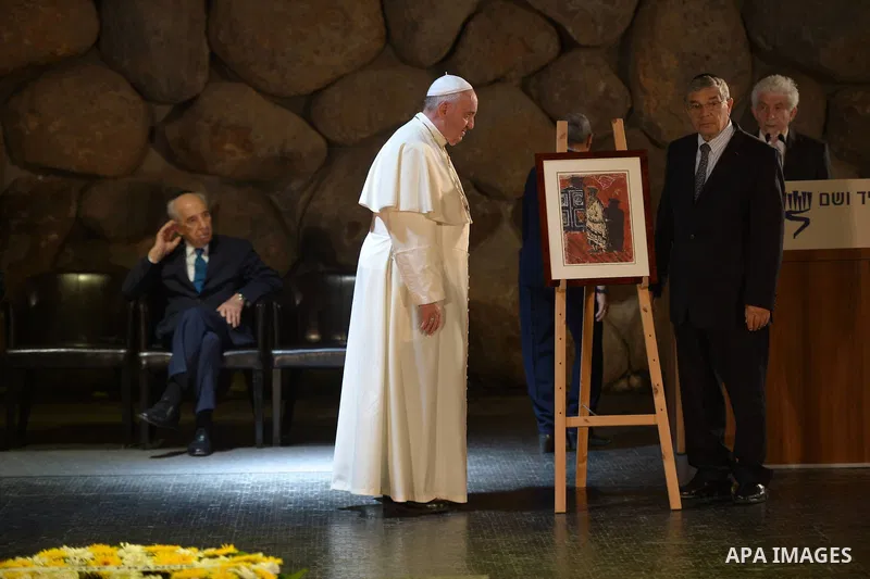 Pope Francis visits the Yad Vashem Holocaust Museum in Jerusalem, attended by Israeli President Shimon Peres and Prime Minister Benjamin Netanyahu on May 26, 2014. In his first Middle East tour since his anointment in 20...