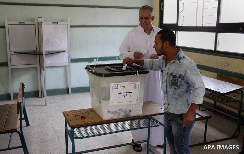 Egyptians cast their vote during the third day of voting in the presidential at a polling station in Cairo, Egypt, 28 May 2014. Polling stations opened on 28 May for the final day of the voting after election commission'...