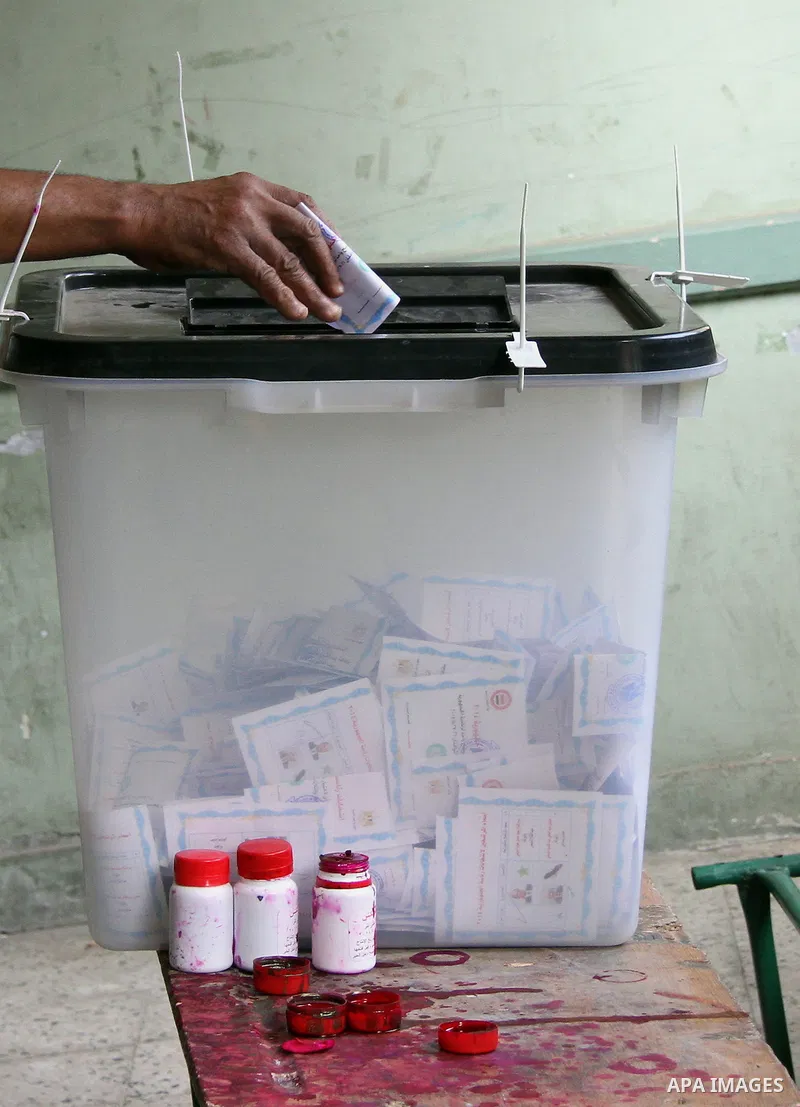 An Egyptian man casts his ballot paper during the third day of voting in the presidential at a polling station in Cairo, Egypt, 28 May 2014. Polling stations opened on 28 May for the final day of the voting after electio...