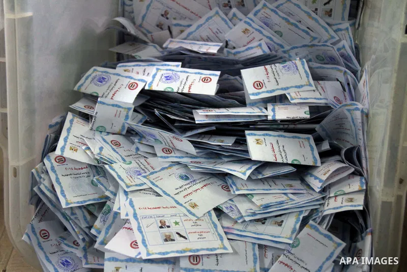 Egyptian election workers count ballots at the end of the third day of voting in the presidential elections, at a polling station in Cairo, Egypt, 28 May 2014. Polling stations opened on 28 May for the final day of the v...