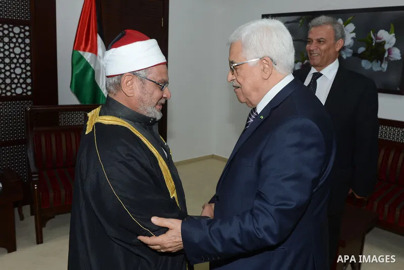 Palestinian President, Mahmoud Abbas (Abu Mazen) meets with Sheikh Ahmed Klima, in the West Bank city of Ramallah, on May 28, 2014. Photo by Thaer Ganaim