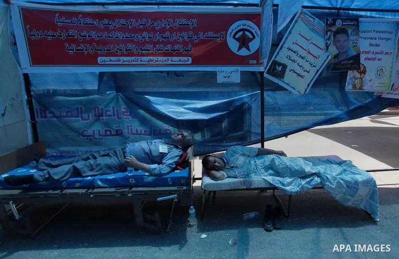 Relatives of hunger strike Palestinian prisoners of Israeli jails stay at a tent in front of Red cross office in Gaza City, to solidarity with Palestinian prisoners, on May 29, 2014. It was about 120 Palestinians impriso...