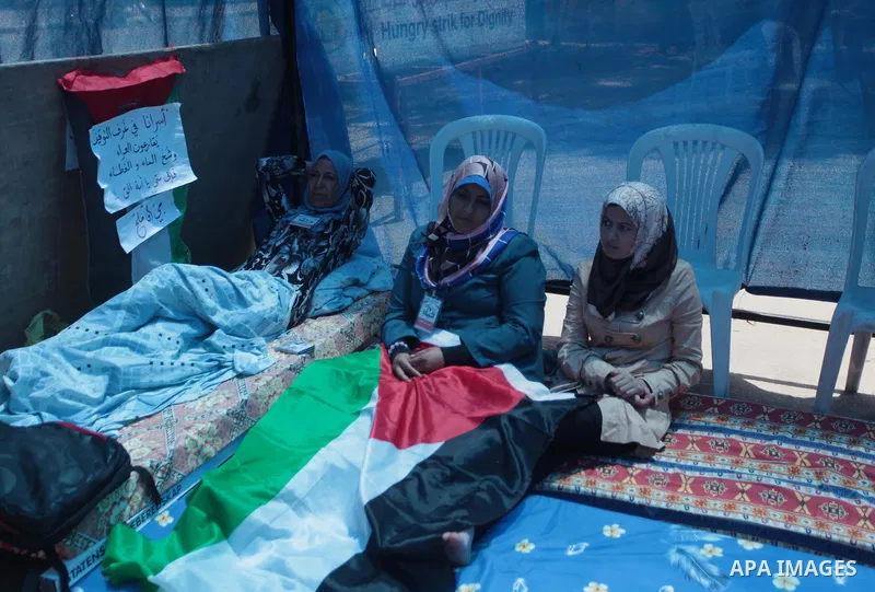 Relatives of hunger strike Palestinian prisoners of Israeli jails stay at a tent in front of Red cross office in Gaza City, to solidarity with Palestinian prisoners, on May 29, 2014. It was about 120 Palestinians impriso...