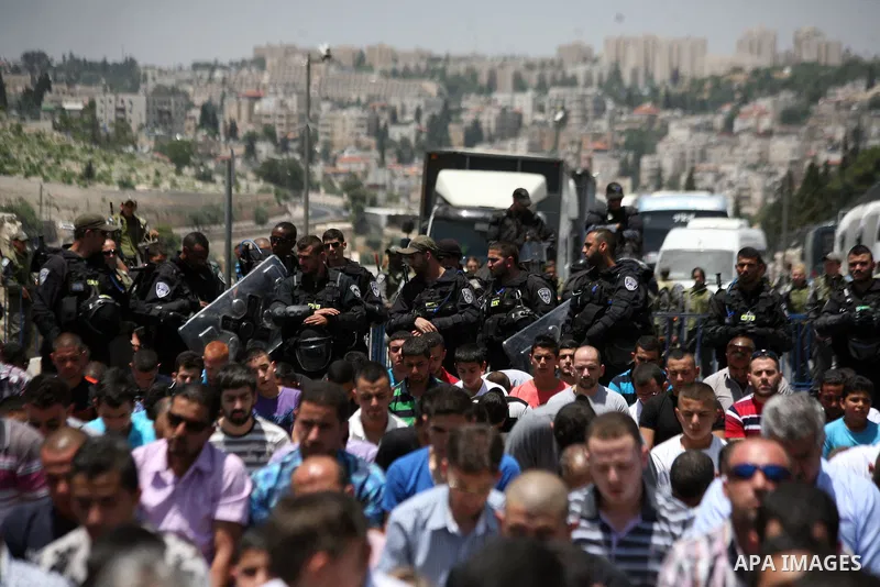 Palestinian Muslim worshipers attend the Friday prayers in the East Jerusalem neighbourhood of Ras al-Amud after being refused entry into the Al-Aqsa compound in Jerusalem, 30 May 2014. The Israeli police restricted the...
