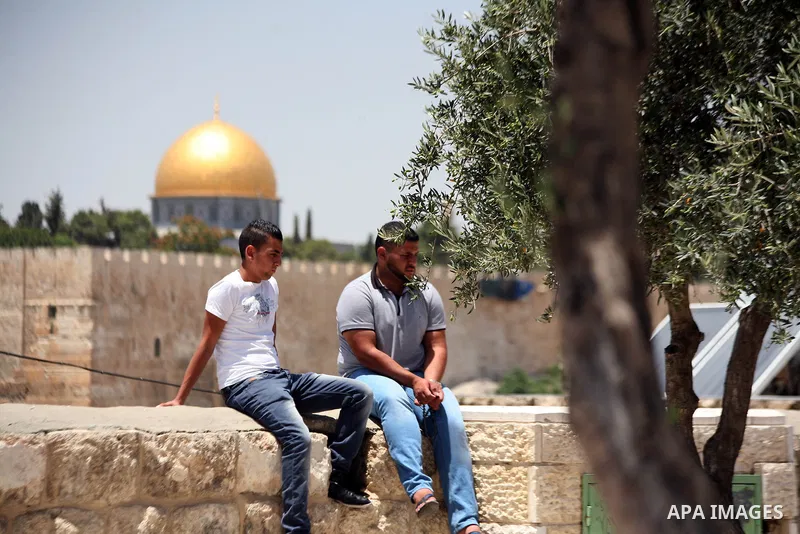 Palestinian Muslim worshipers attend the Friday prayers in the East Jerusalem neighbourhood of Ras al-Amud after being refused entry into the Al-Aqsa compound in Jerusalem, 30 May 2014. The Israeli police restricted the...