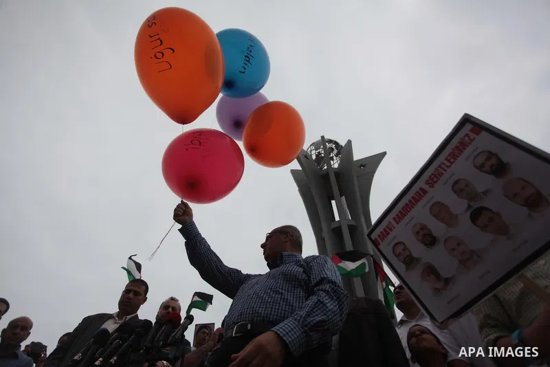 Palestinians hold balloons during a rally on the fourth anniversary of the Mavi Marmara Gaza flotilla incident, at the seaport of Gaza City May 31, 2014. Eight Turks and a Turkish-American, died in an Israeli commando ra...