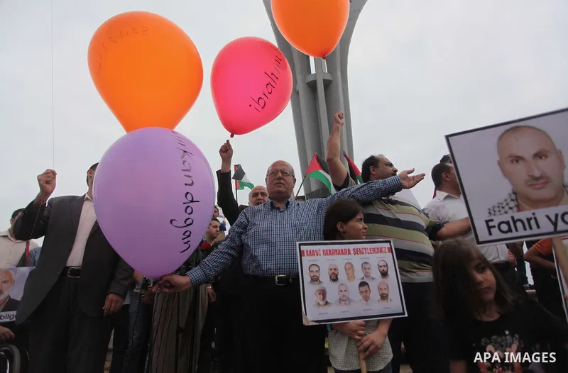 Palestinians hold balloons during a rally on the fourth anniversary of the Mavi Marmara Gaza flotilla incident, at the seaport of Gaza City May 31, 2014. Eight Turks and a Turkish-American, died in an Israeli commando ra...