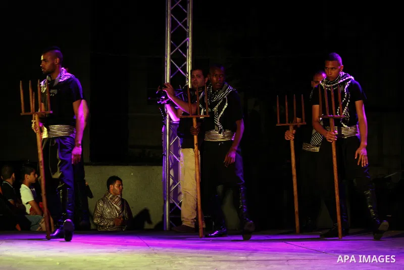 Palestinian youths participate in a festival "Manqusha and tea cup" for the Arts and Heritage, in Jerusalem old city, on May 31, 2014. Photo by Saeed Qaq