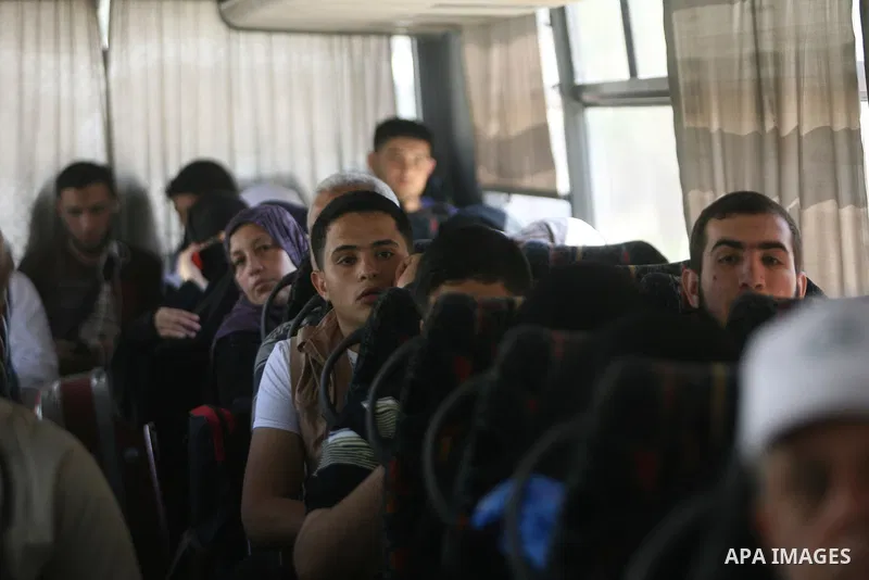 Palestinian pilgrims arrive at the Rafah crossing between Gaza Strip and Egypt and the southern Gaza Strip on June 01, 2014. Photo by Eyad Al Baba