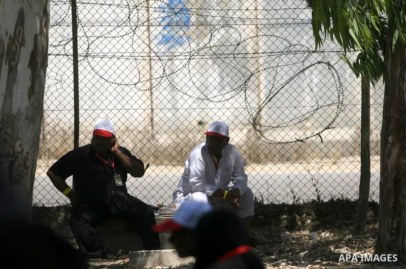 Palestinian pilgrims arrive at the Rafah crossing between Gaza Strip and Egypt and the southern Gaza Strip on June 01, 2014. Photo by Eyad Al Baba