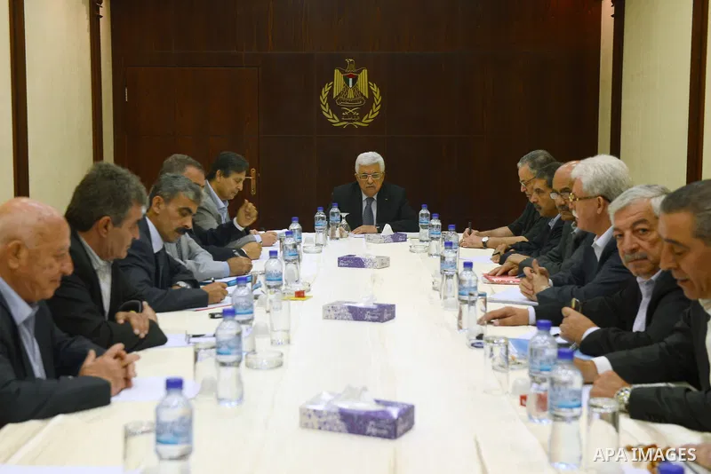 Palestinian President Mahmoud Abbas meets with the preparatory committee for the general conference of Fatah movement, in the West Bank City of Ramallah on June 1, 2014. Photo by Thaer Ganaim