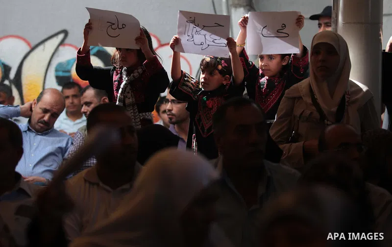 Palestinians hold posters of Prisoners during a rally to show solidarity with Palestinian prisoners held in Israeli jails, in front of Red cross office in Gaza City June 2, 2014. Some 120 Palestinians jailed without tria...