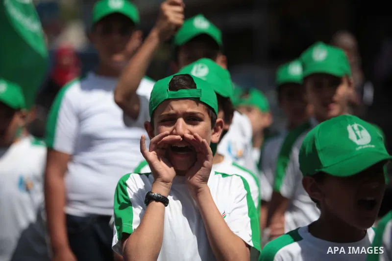 Palestinian children take part a rally to show solidarity with Palestinian prisoners held in Israeli jails, in front of Red cross office in Gaza City June 2, 2014. Some 120 Palestinians jailed without trial in Israel hav...