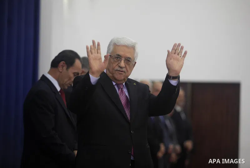 Palestinian President Mahmoud Abbas waves during a swearing-in ceremony of the unity government, in the West Bank city of Ramallah June 2, 2014. A long-awaited government of national unity headed by Prime Minister Rami H...