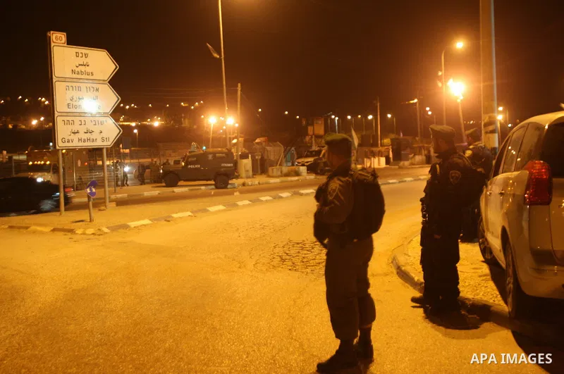 Israeli security forces stand guard at the Zaatara checkpoint after killed a Palestinian man, in the northern West Bank city of Nablus, on June 03, 2014. An Israeli army spokeswoman confirmed the incident, saying that a...