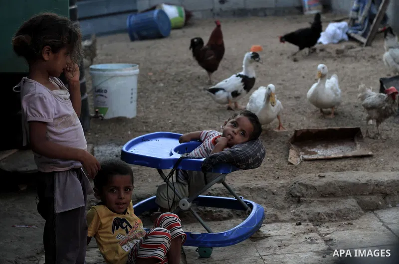 Palestinian children play outside their house at Al-Zaitoun neighborhood in the central Gaza Strip, on June 02, 2014. Photo by Ezz al-Zanoun