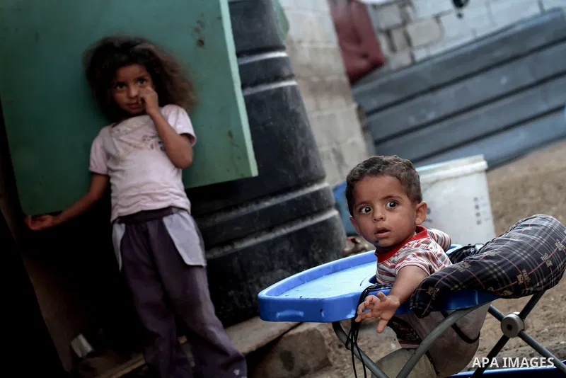 Palestinian children play outside their house at Al-Zaitoun neighborhood in the central Gaza Strip, on June 02, 2014. Photo by Ezz al-Zanoun